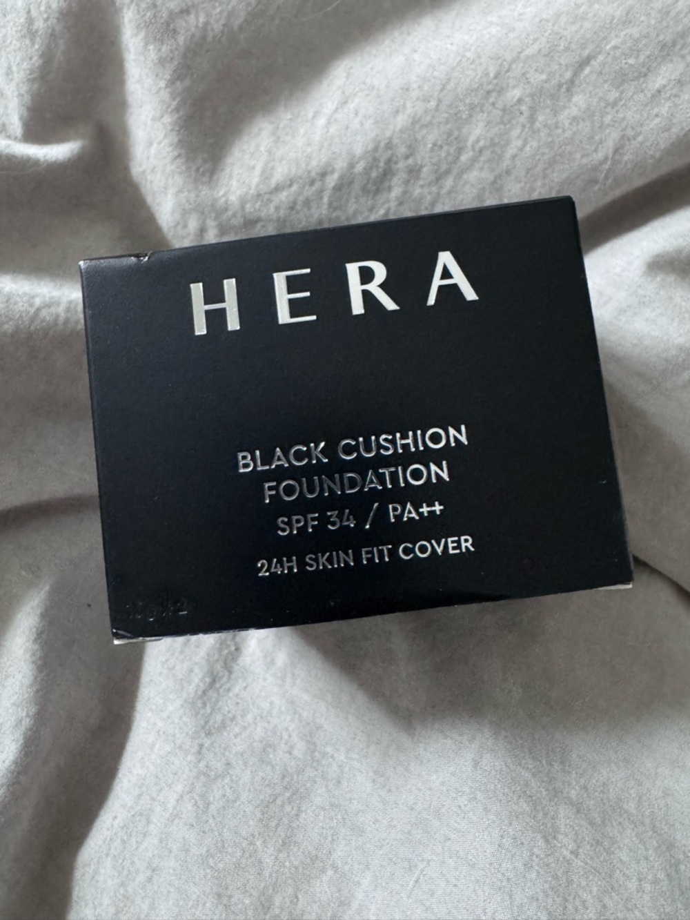 Hera Collection Black Cushion Foundation Compact